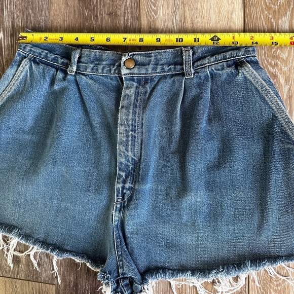 🛍️ Lord Isaacs sport distressed shorts .size. Measurements. - Picture 3 of 10